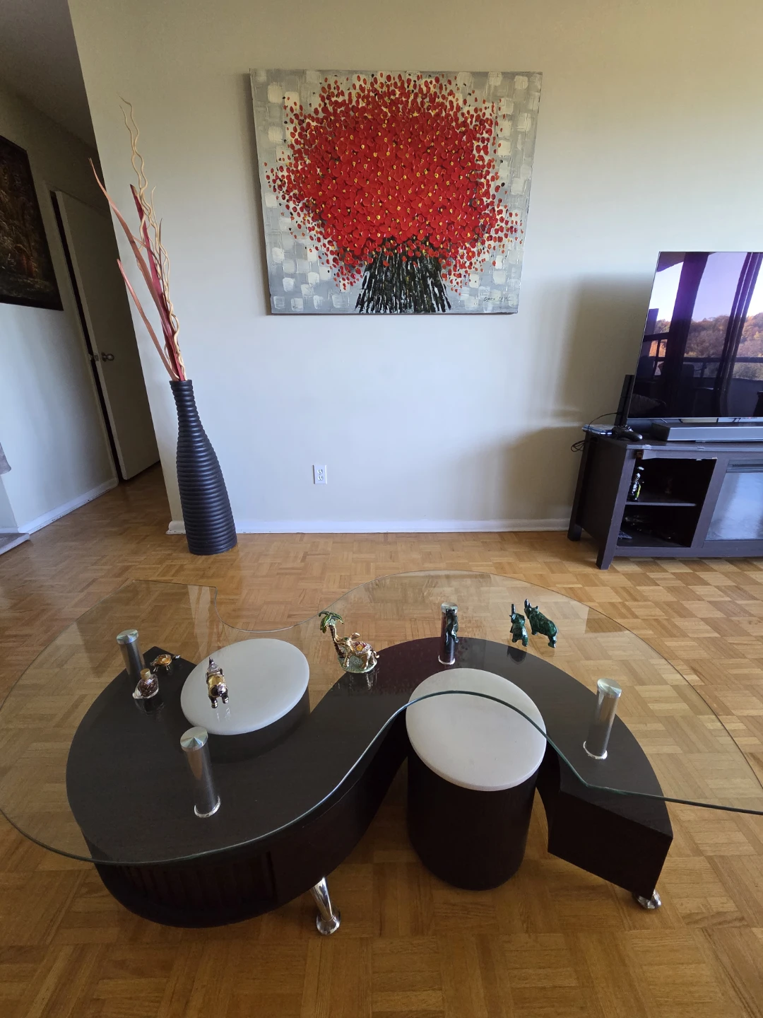 S-Shaped Coffee Table with Two Stools