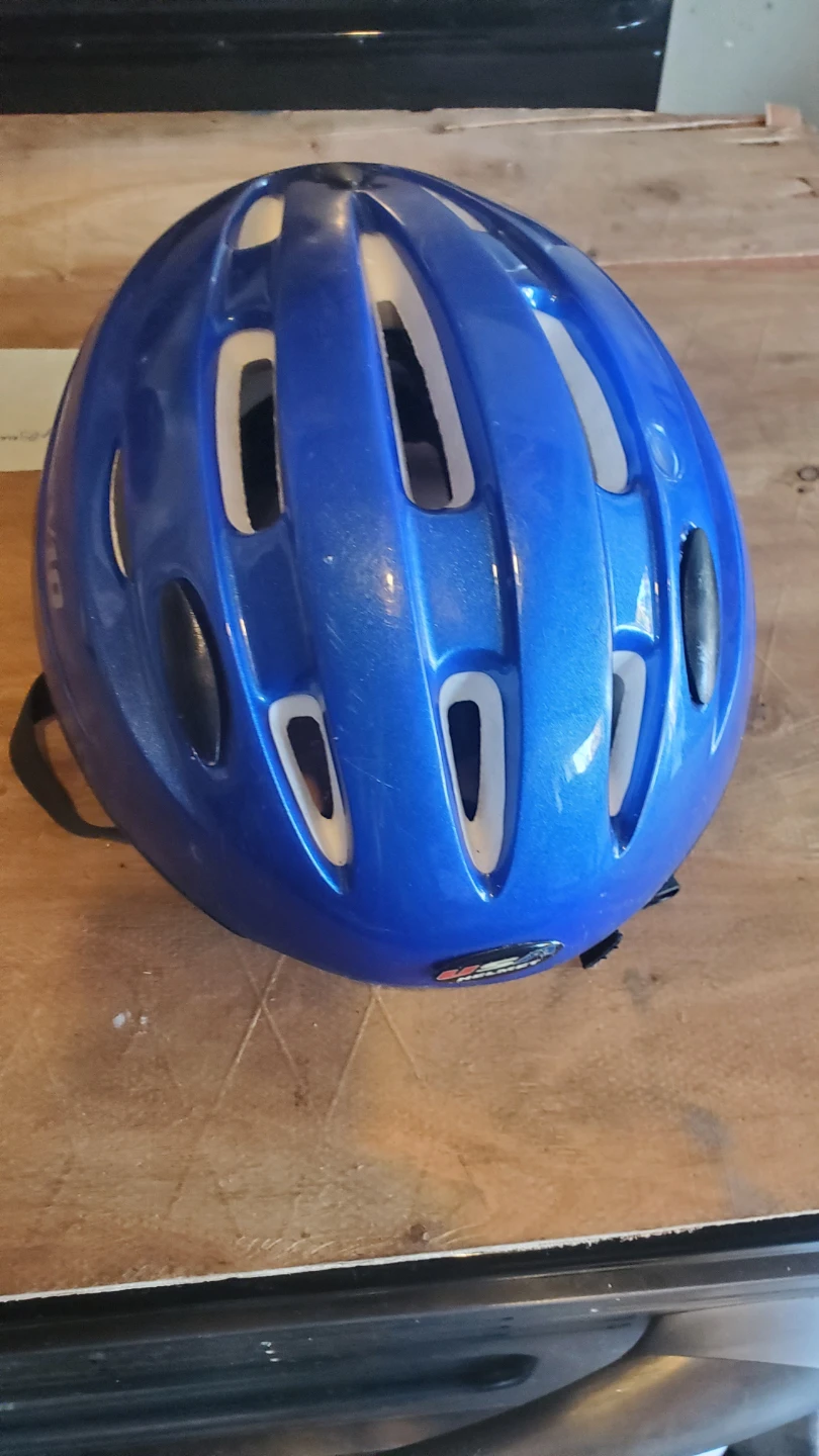 Blue V10 bicycle helmet (used)