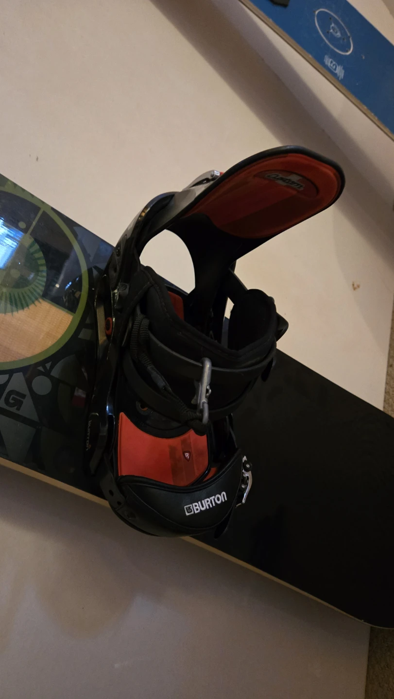 New vintage Burton Snowboard with Bindings - photo 2