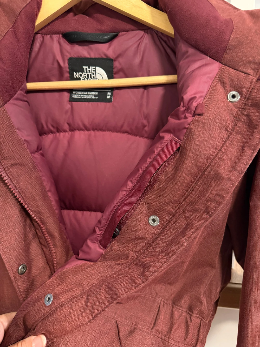 Women’s Medium North Face Arctic Parka in red - Winter Jacket - photo 4