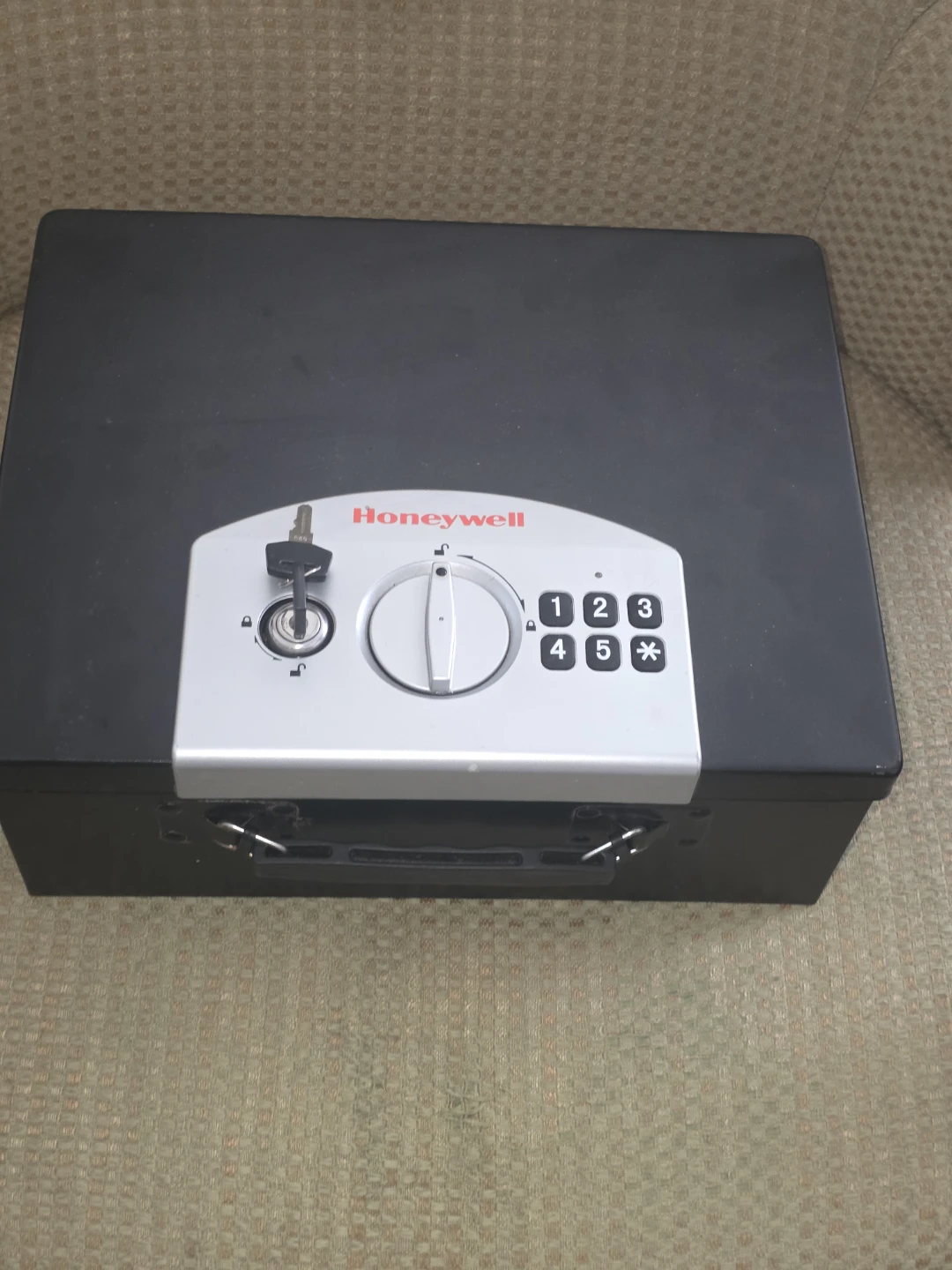 Honeywell Digital Security Safe Box - photo 3