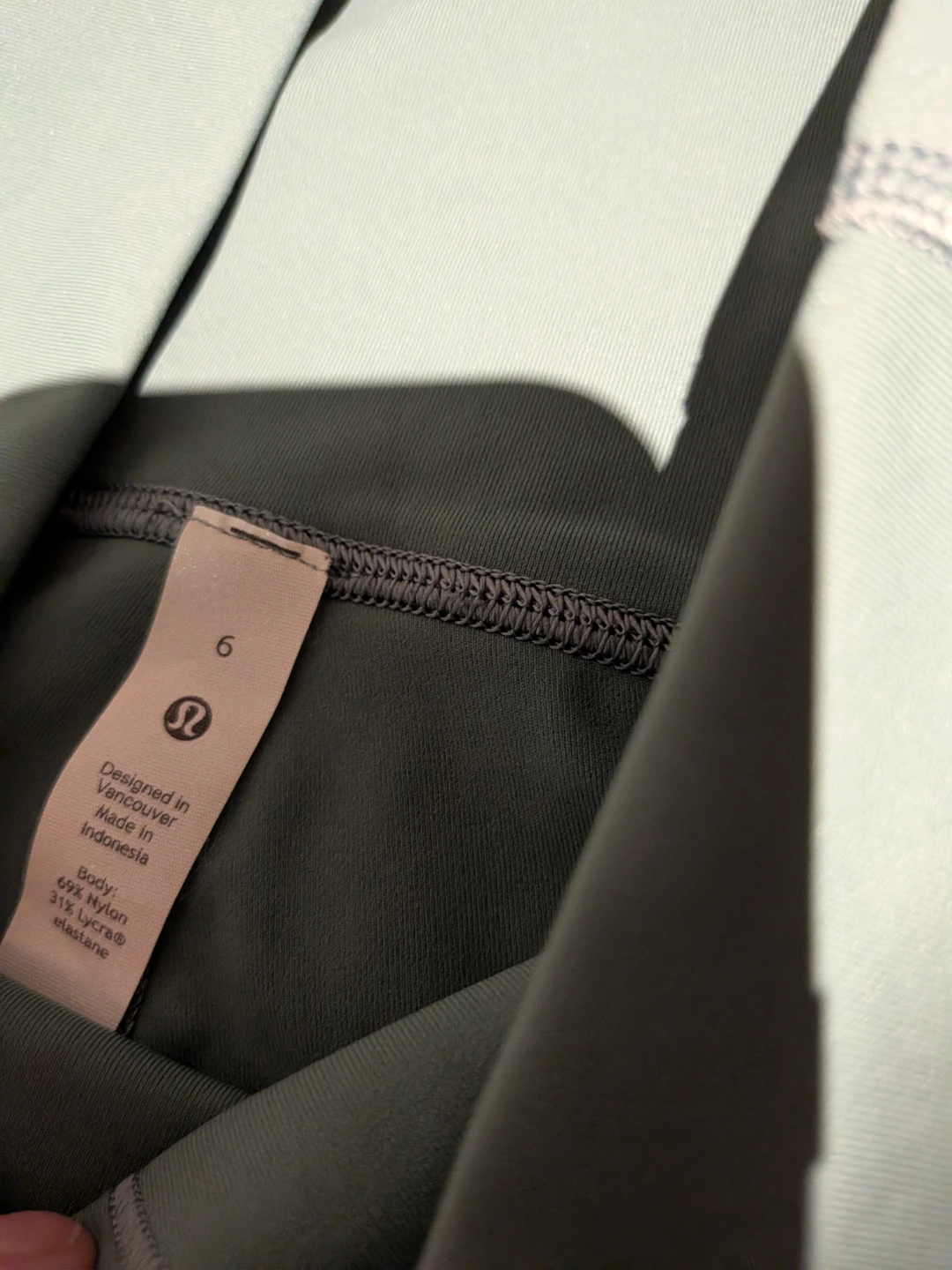 Lululemon leggings size 6 - photo 2