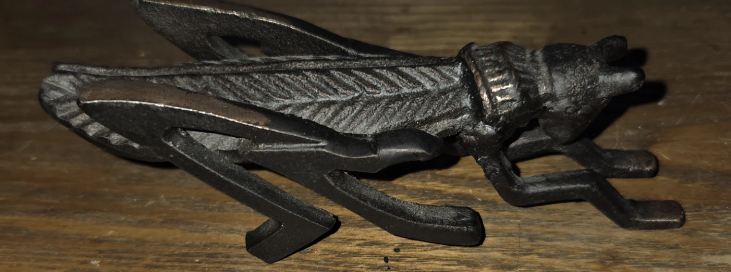 Cast Iron Grasshopper Figurine - photo 4