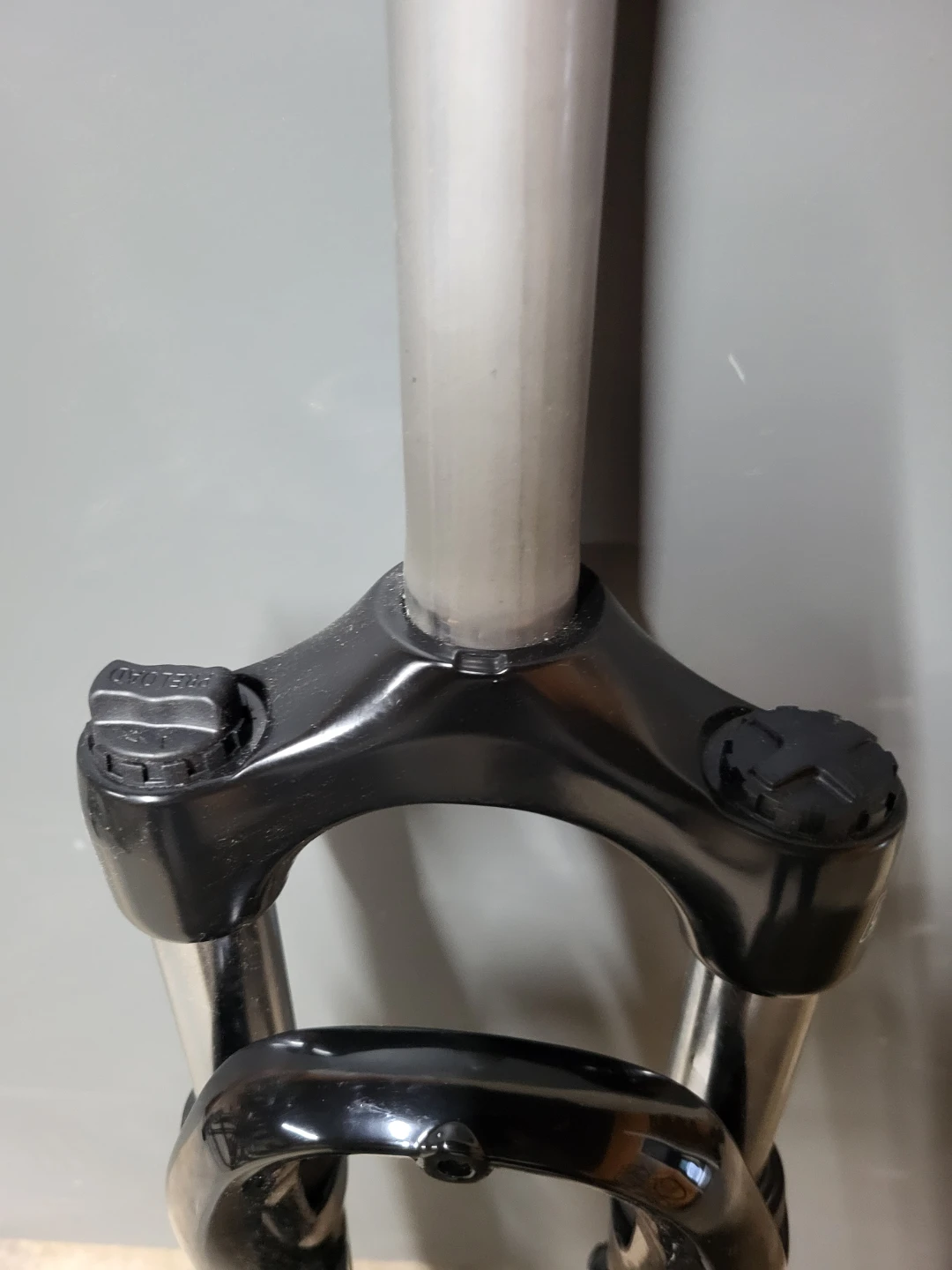 SR Suntour M3010 Bicycle Suspension Fork - photo 2