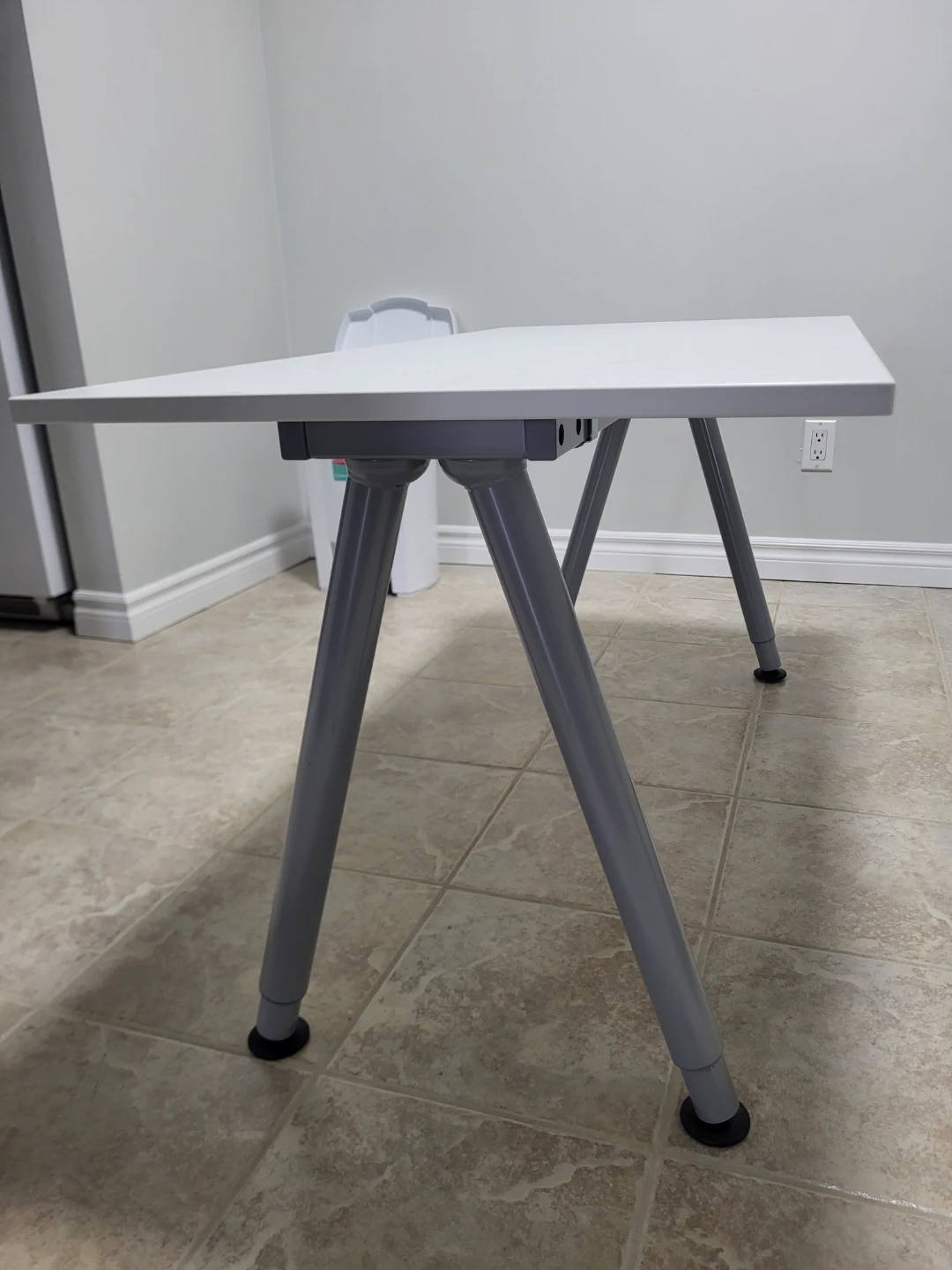 White desk with grey legs