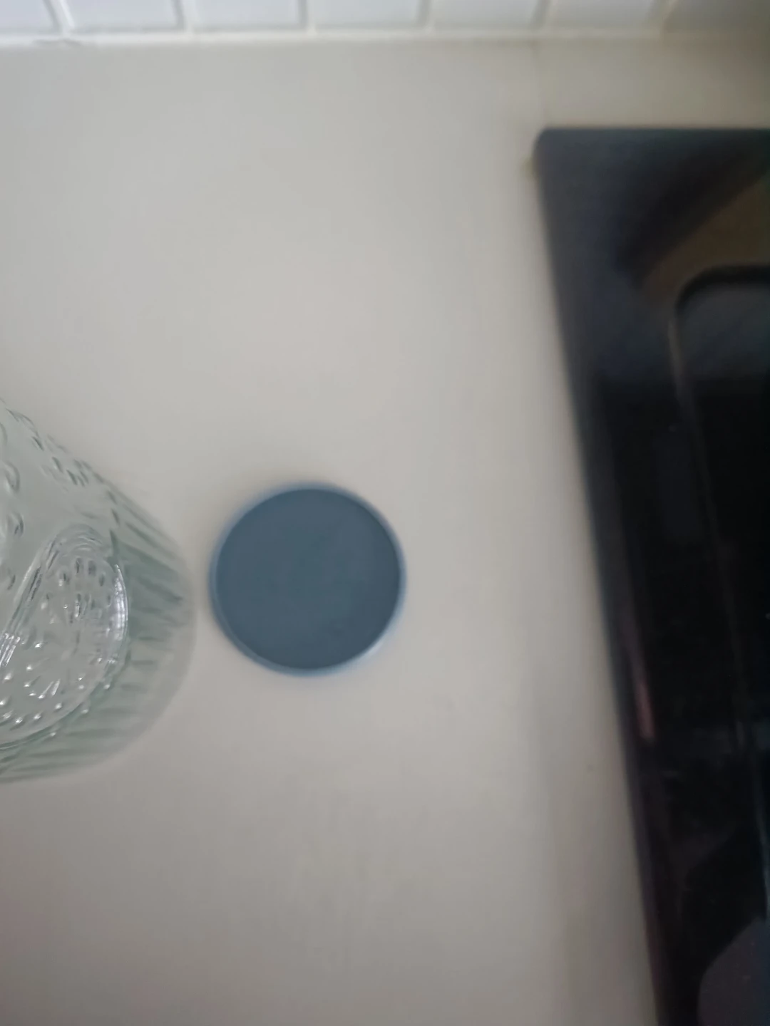 Clear glass water carafe with lid - photo 3