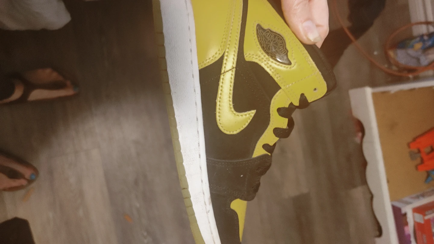 Air Jordan 1 Mid Yellow Black