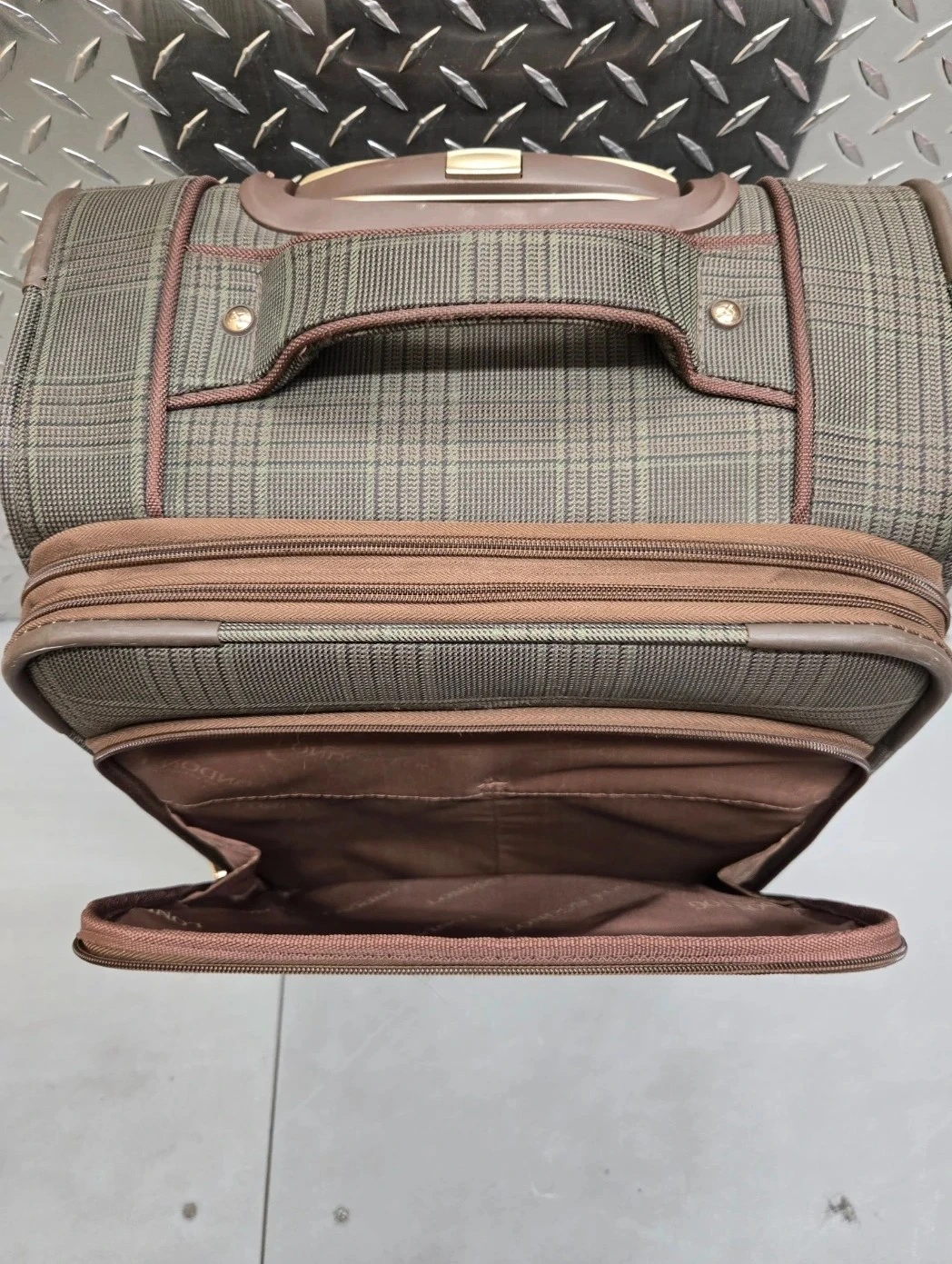 London Fog Devonshire 21in Expandable 8 Wheel Spinner Suitcase - photo 4