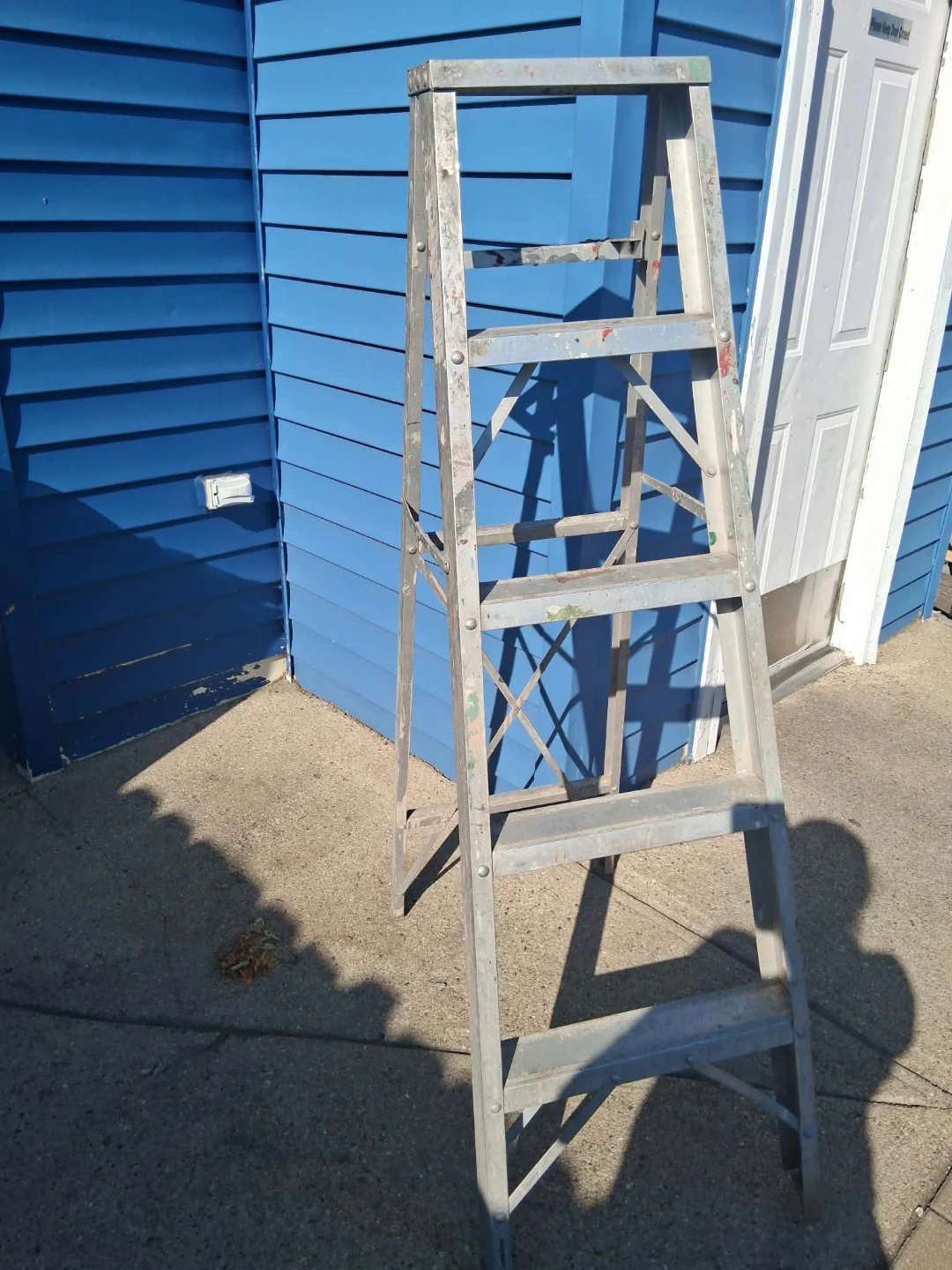 6ft Heavy-Duty Aluminum Step Ladder - photo 5