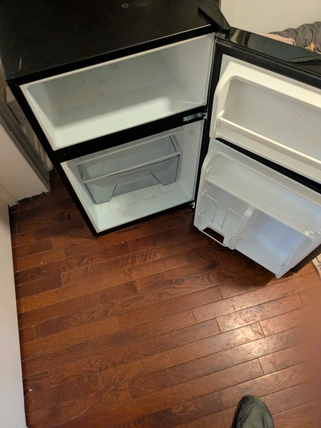 Willz 3.1 Cu. Ft. Mini Refrigerator - photo 4
