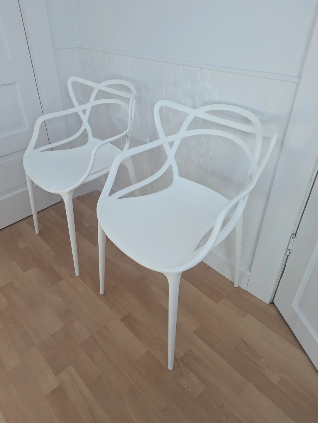 2 Plastic Chairs - photo 2