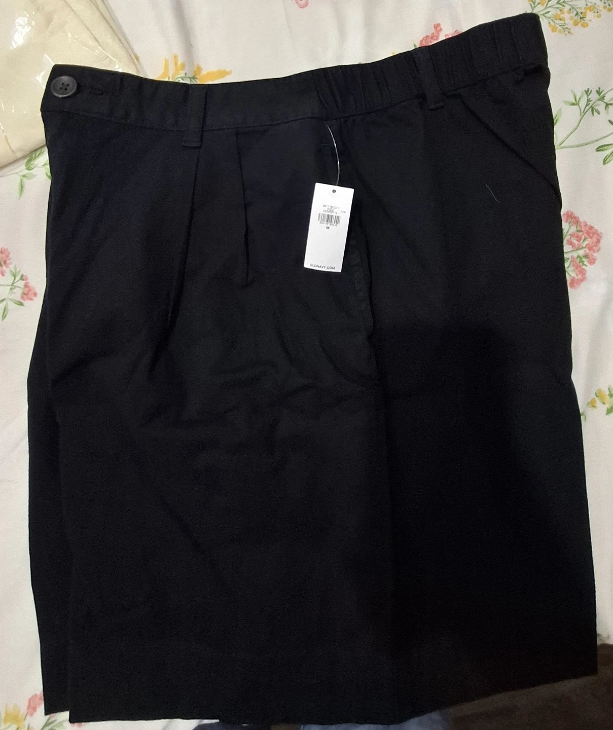2-Old Navy Extra High-Rise Go Chino Shorts in Black and Beige