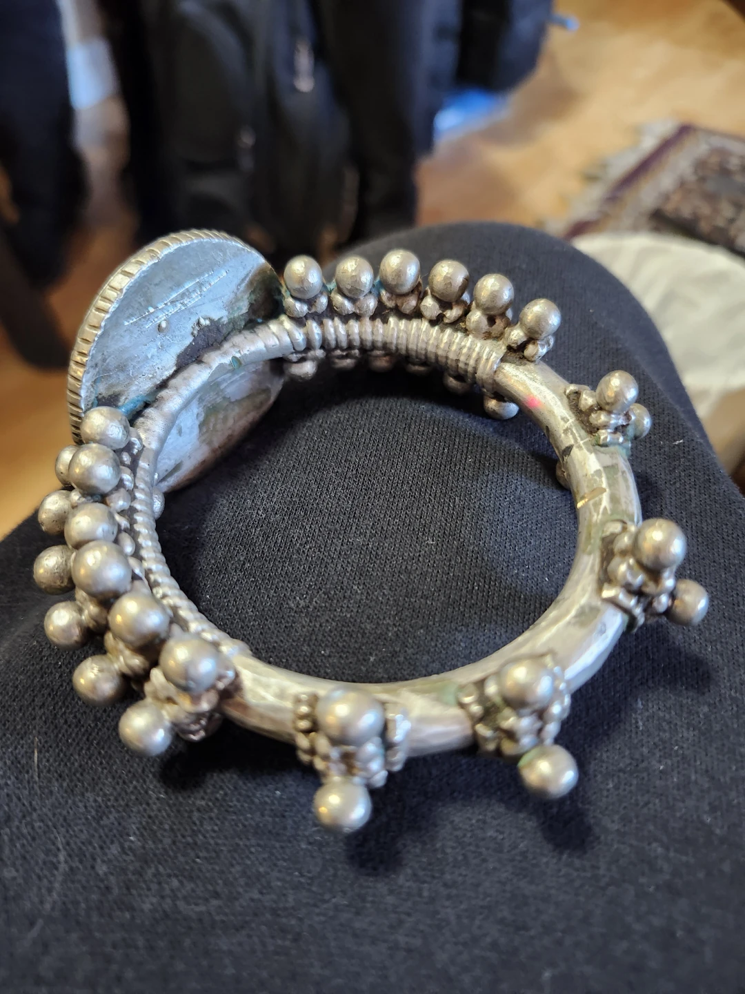 Sculptural bracelet is from Yemen’s Al-Dhahiyy region - photo 4
