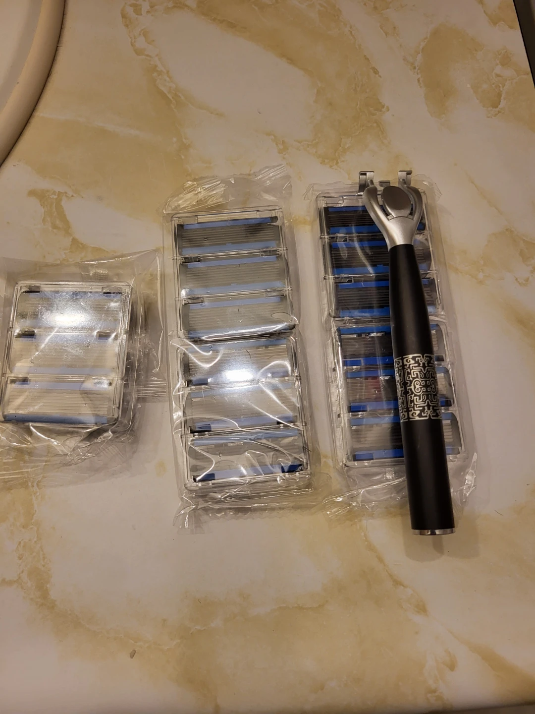 Safety Razor with Replacement Blade Cartridges