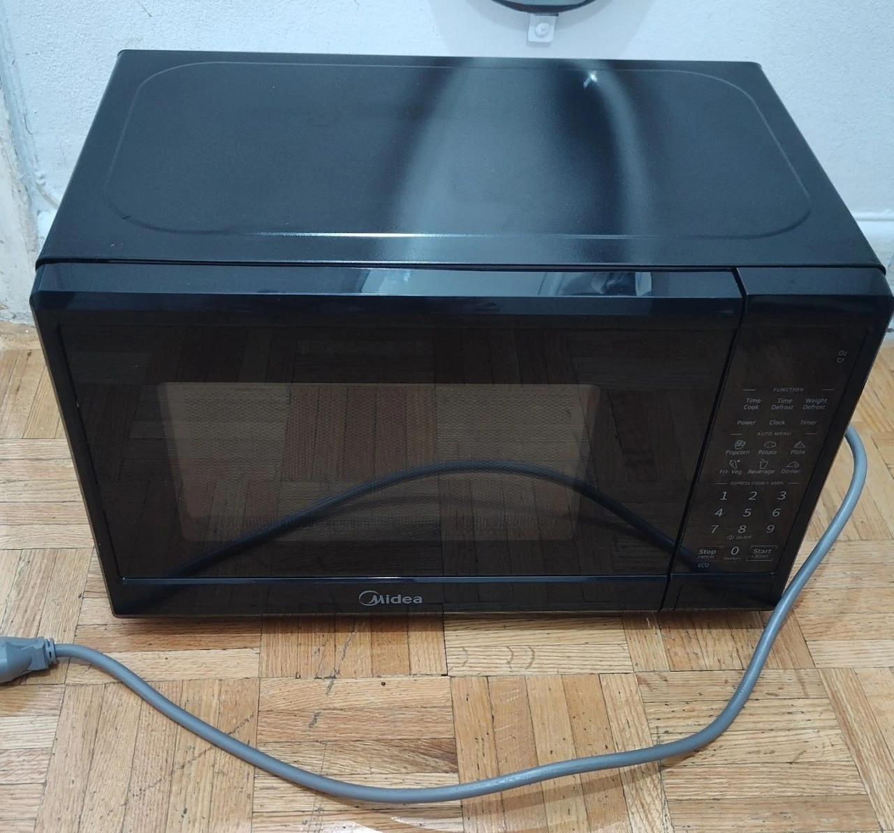 Midea 0.9 Cu. Ft. Countertop Microwave Oven, 900W Compact - photo 2