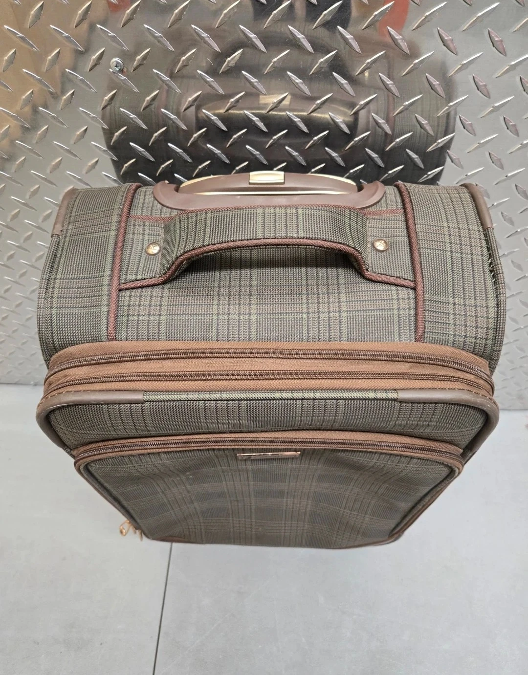 London Fog Devonshire 21in Expandable 8 Wheel Spinner Suitcase - photo 5