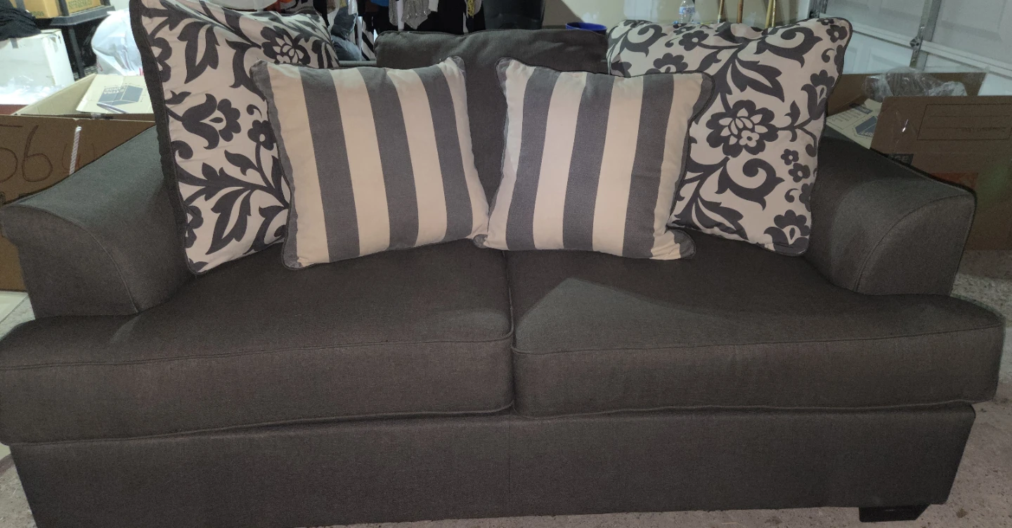 Levon Charcoal Loveseat