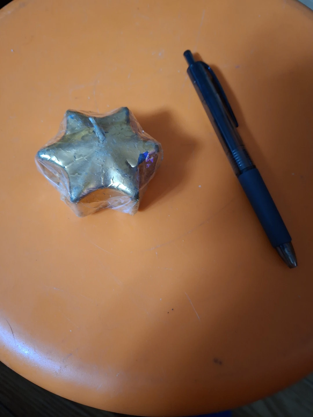 Star-shaped gold candle