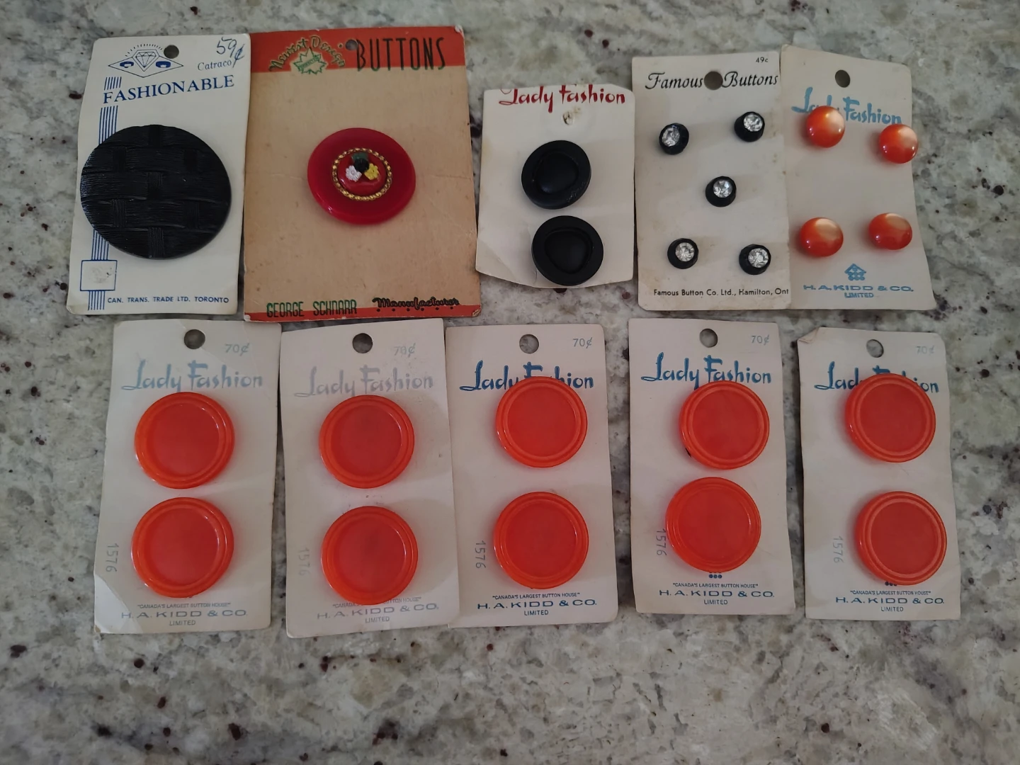 **Vintage Buttons – 23 Buttons on 10 Original Cards**