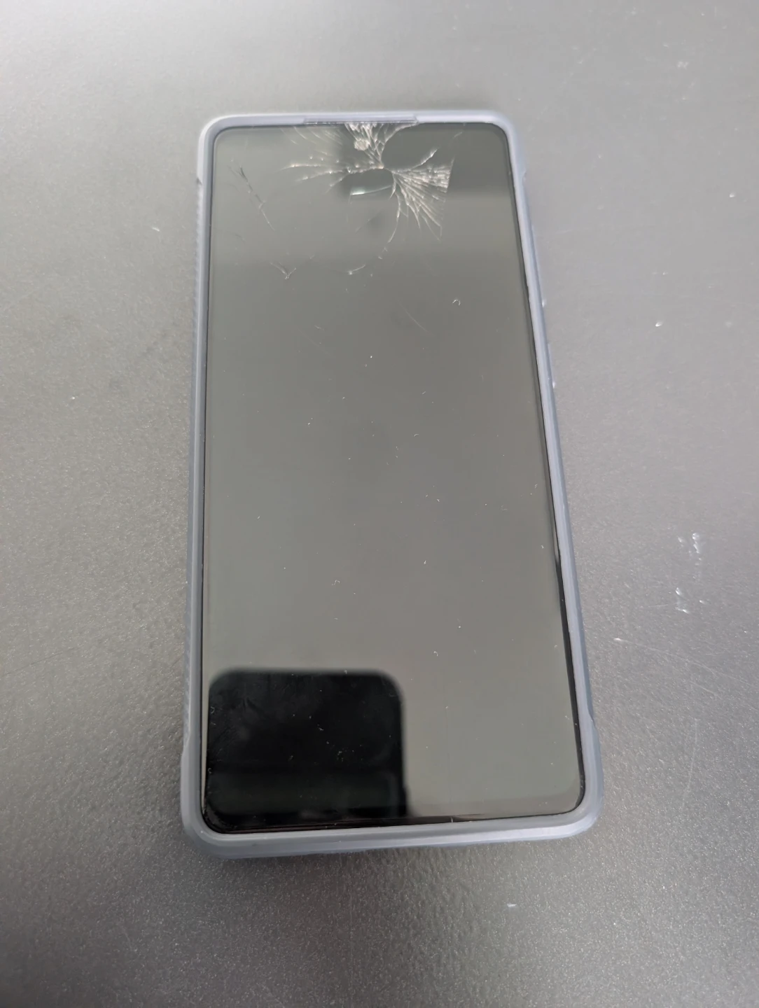 Samsung Galaxy S20 FE (cracked screen)
