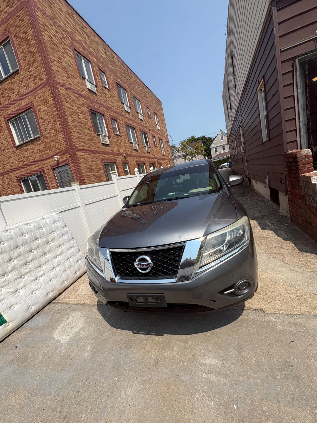 Nissan Pathfinder 4WD SUV - photo 2