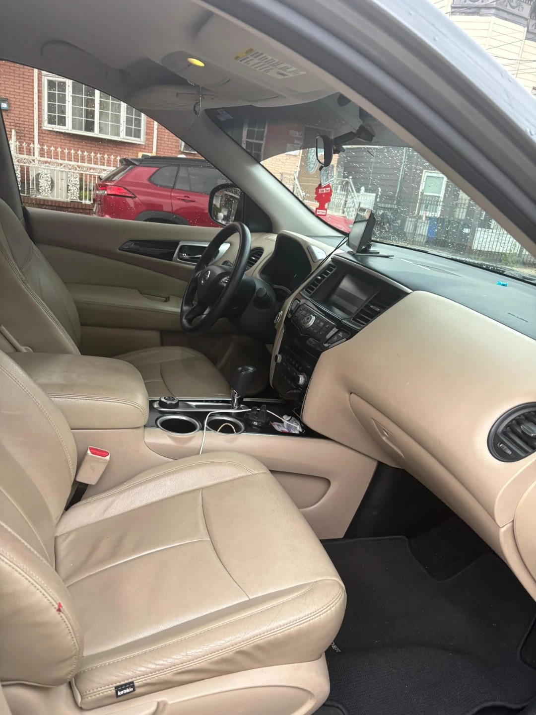 Nissan Pathfinder 4WD SUV - photo 3