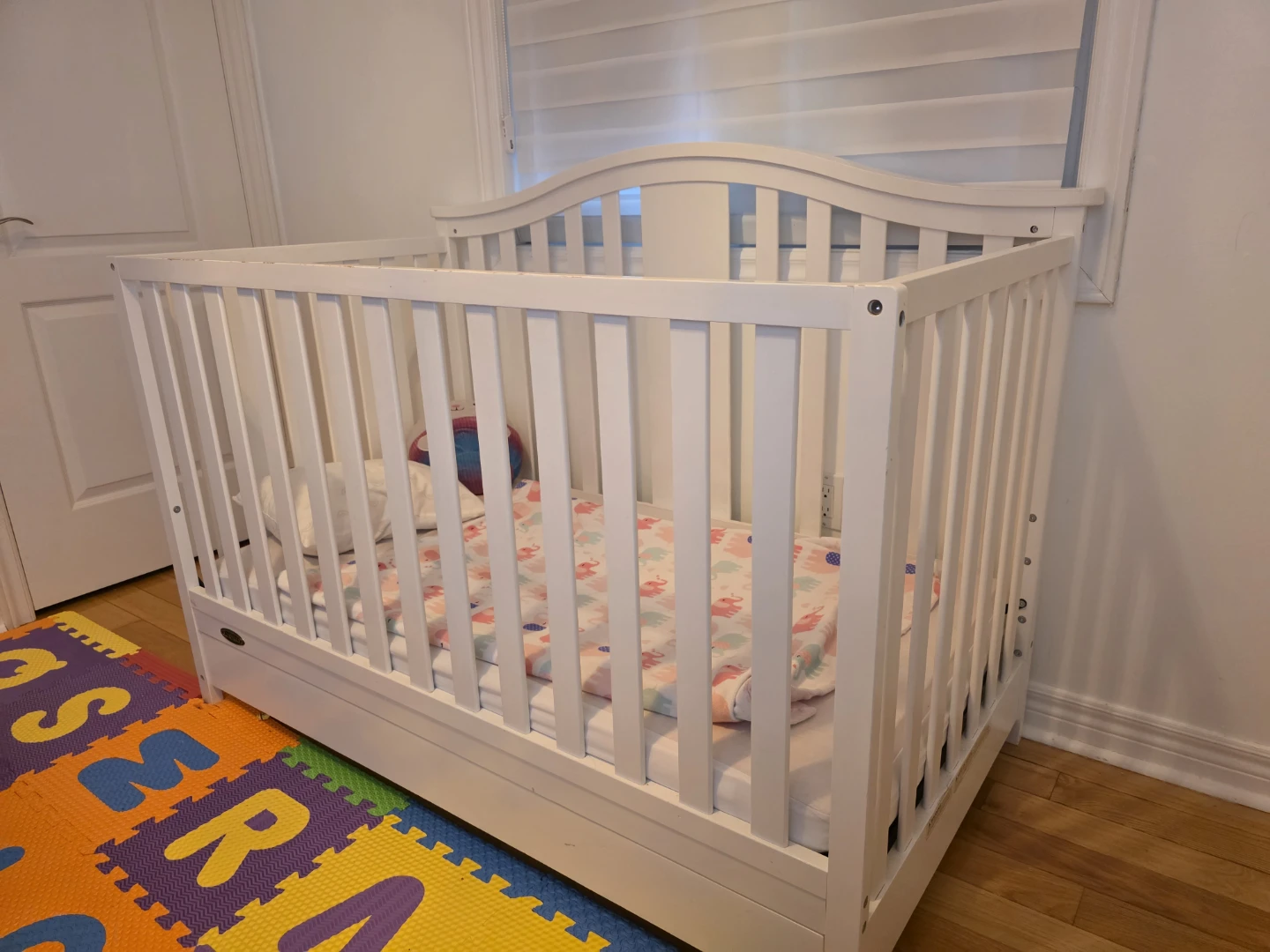 Graco 4 in 1 convertible crib plus mattress and storage - photo 4