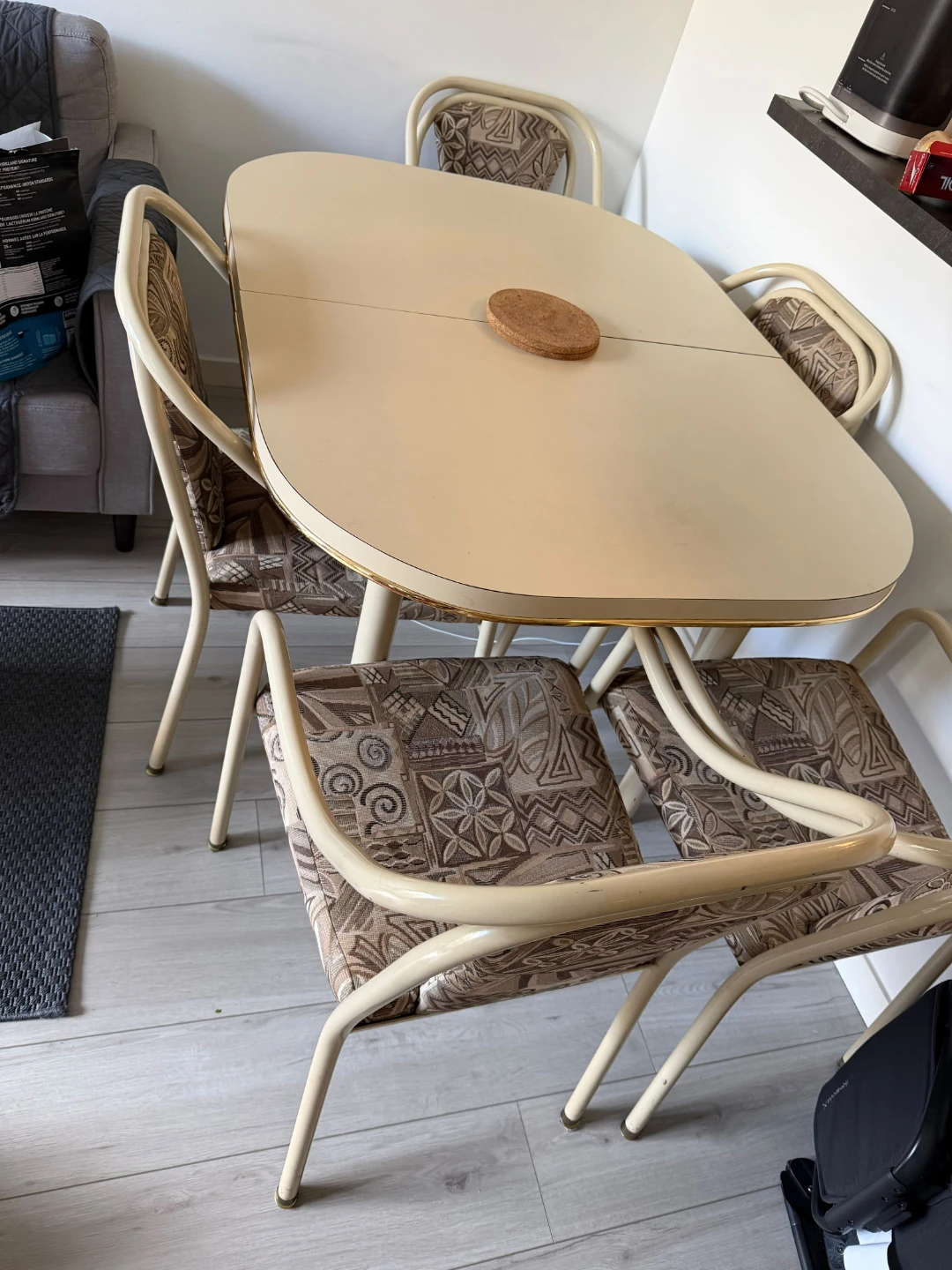 Extendable Dining Table  and 6 Chairs - photo 4