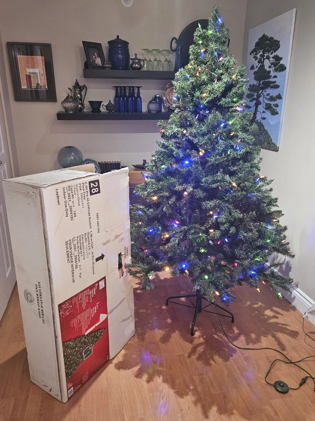 6.5ft Cliffside Scotch Pine Pre-Lit Christmas Tree - photo 4