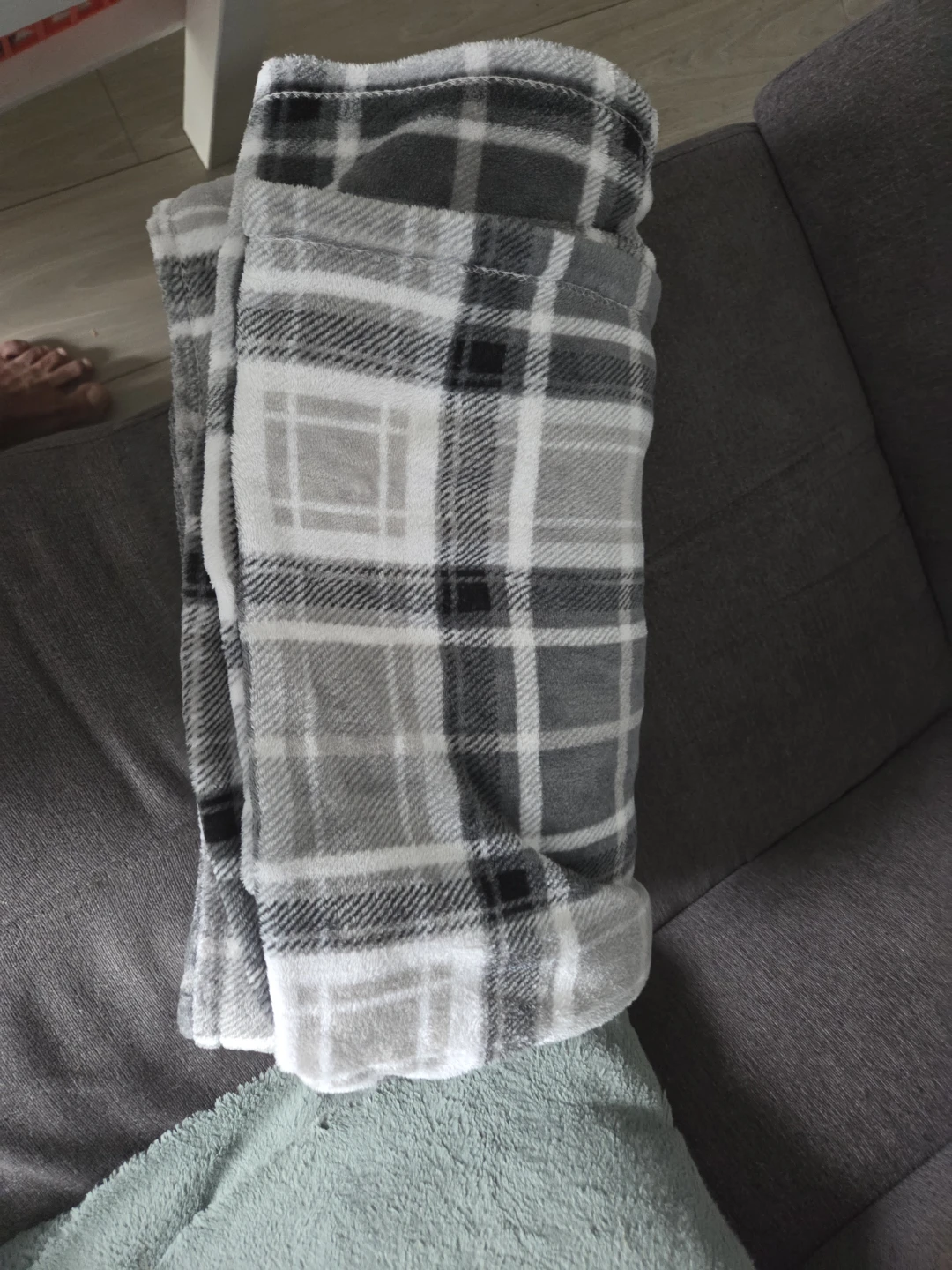 Grey and White Plaid Fleece Throw Blanket - photo 3