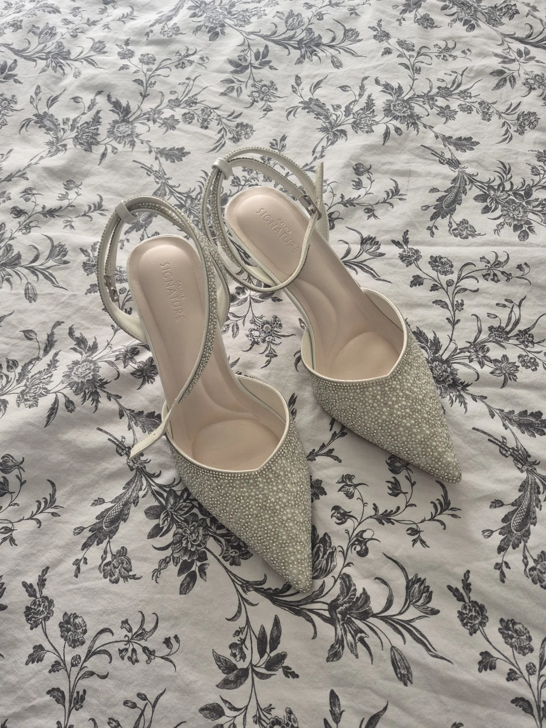 Galina Signature Wedding Dress and Heels - photo 4