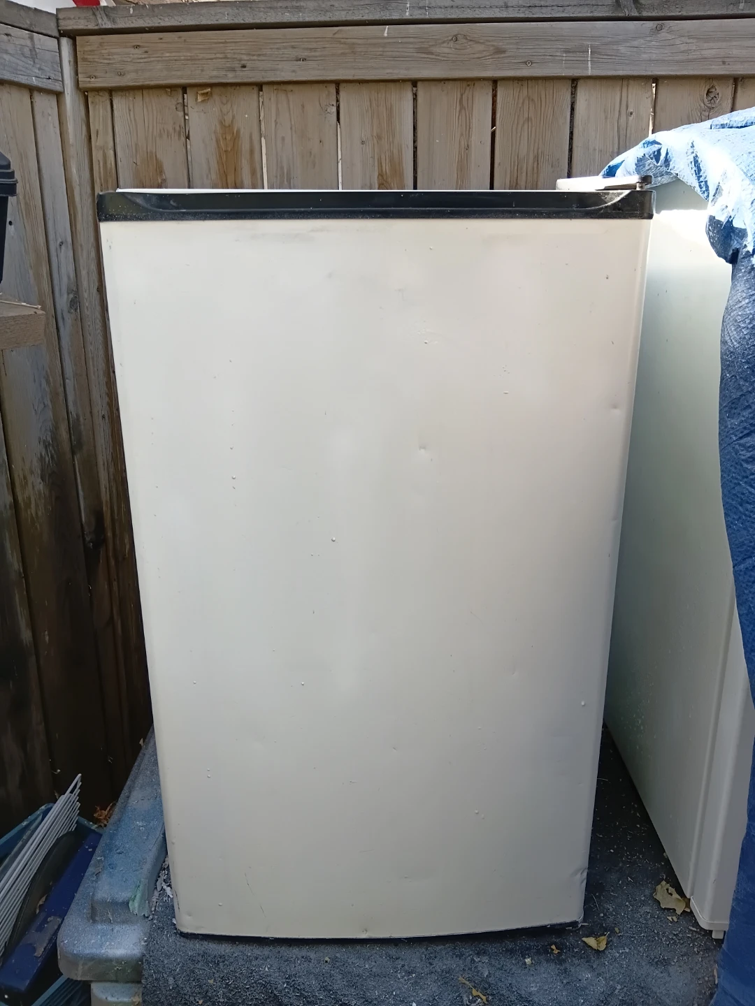 Danby Compact Mini Fridge READ DESCRIPTION ON SIZE