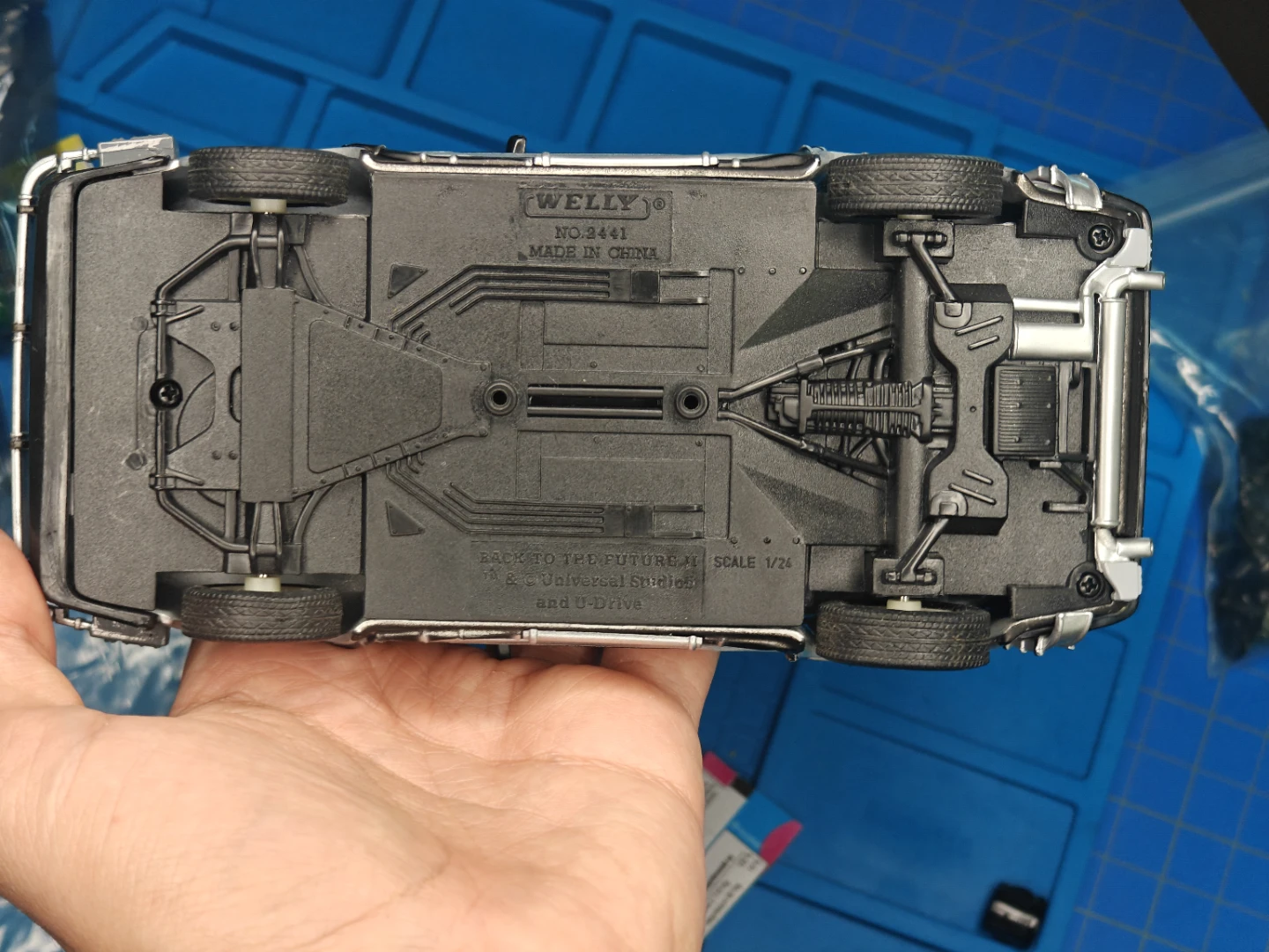 Back to the Future Delorean Time Machine 1:24 Alloy Model Car - photo 3