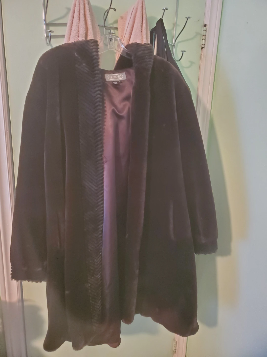 NOVELTI FAUX FUR COAT