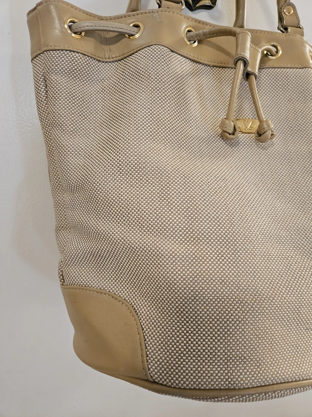 Liz Claiborne beige bucket bag - photo 2