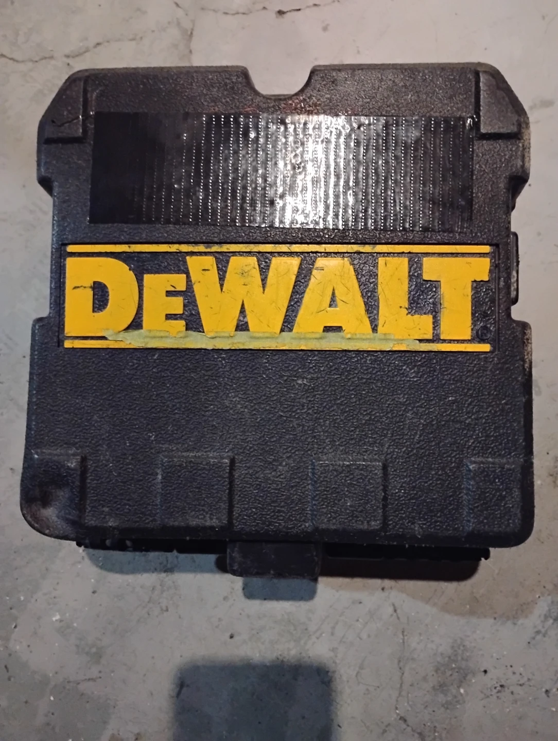 DeWalt DW088K Self-Leveling Cross Line Laser - photo 3