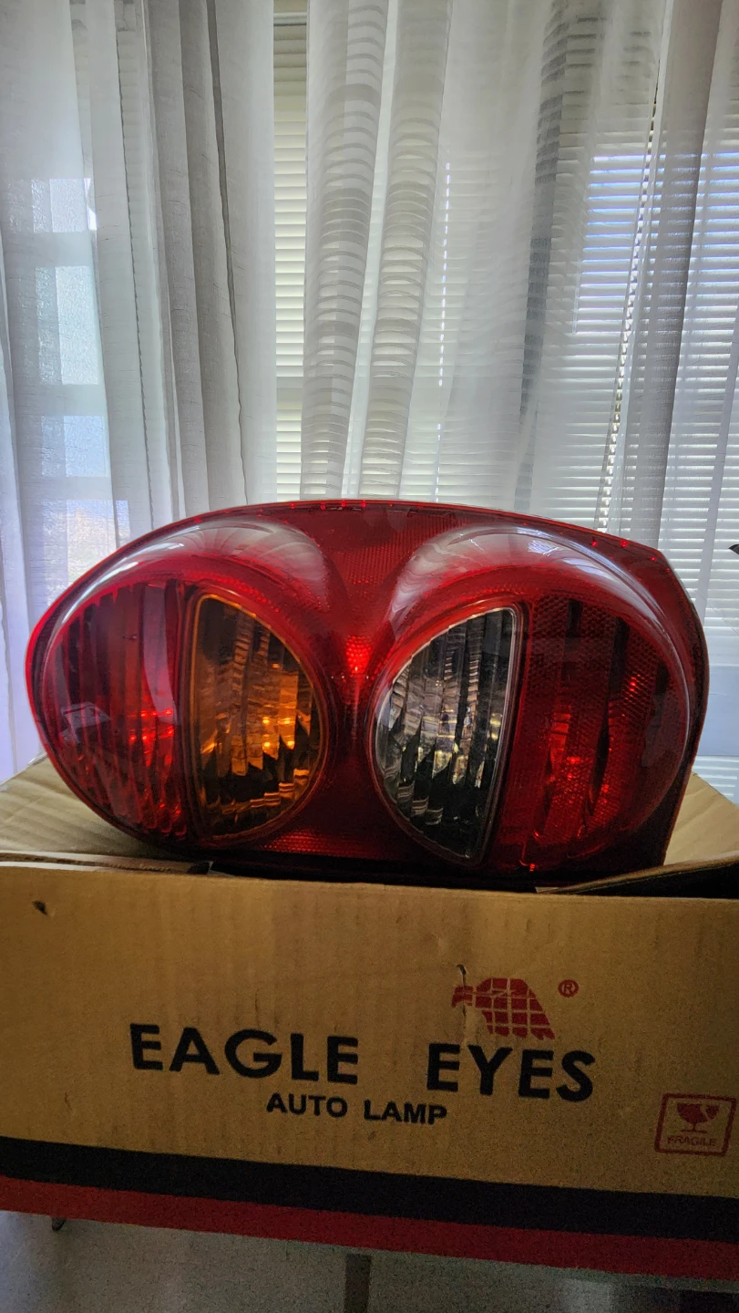 Eagle Eyes Auto Lamp Tail Light