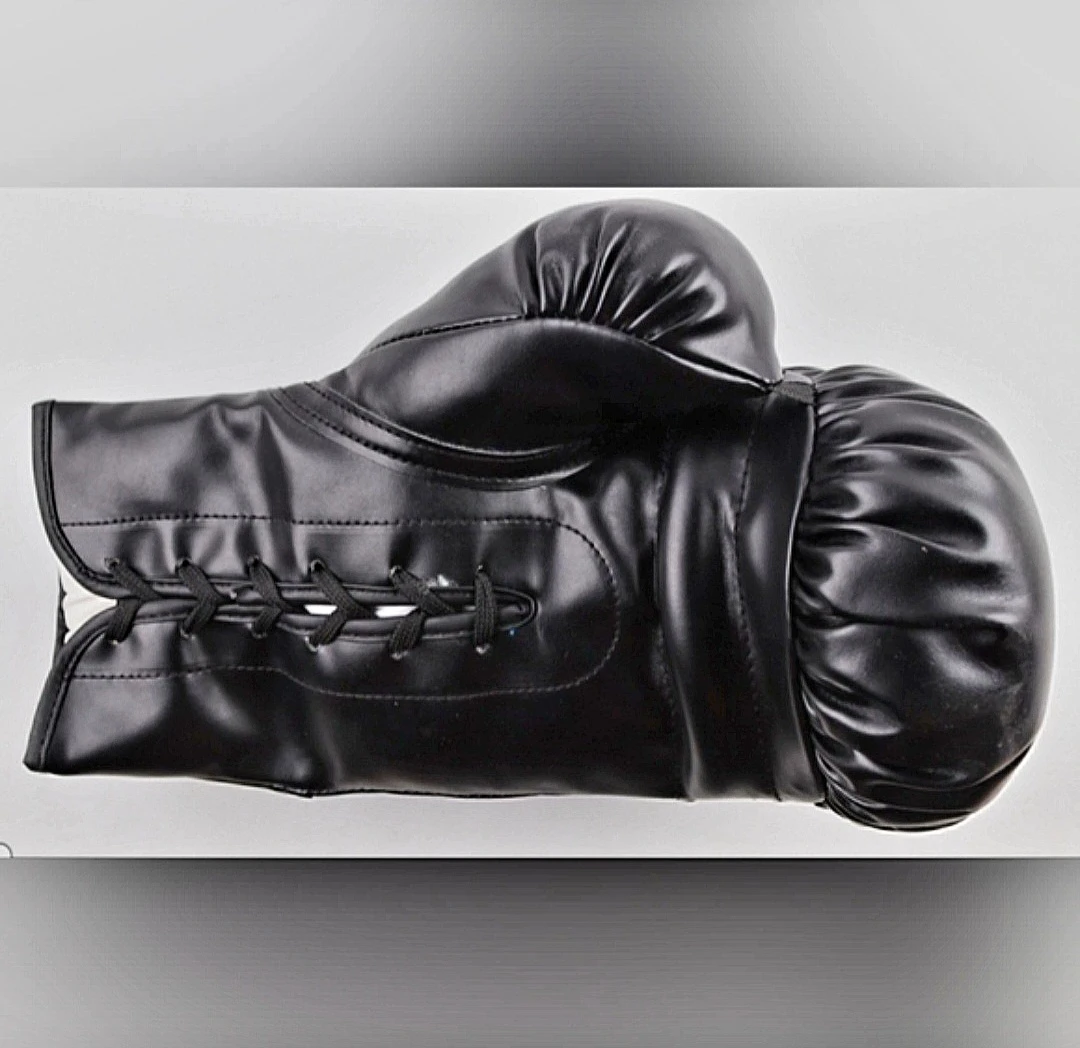 Everlast Autographed Devin Haney Boxing Glove - photo 2
