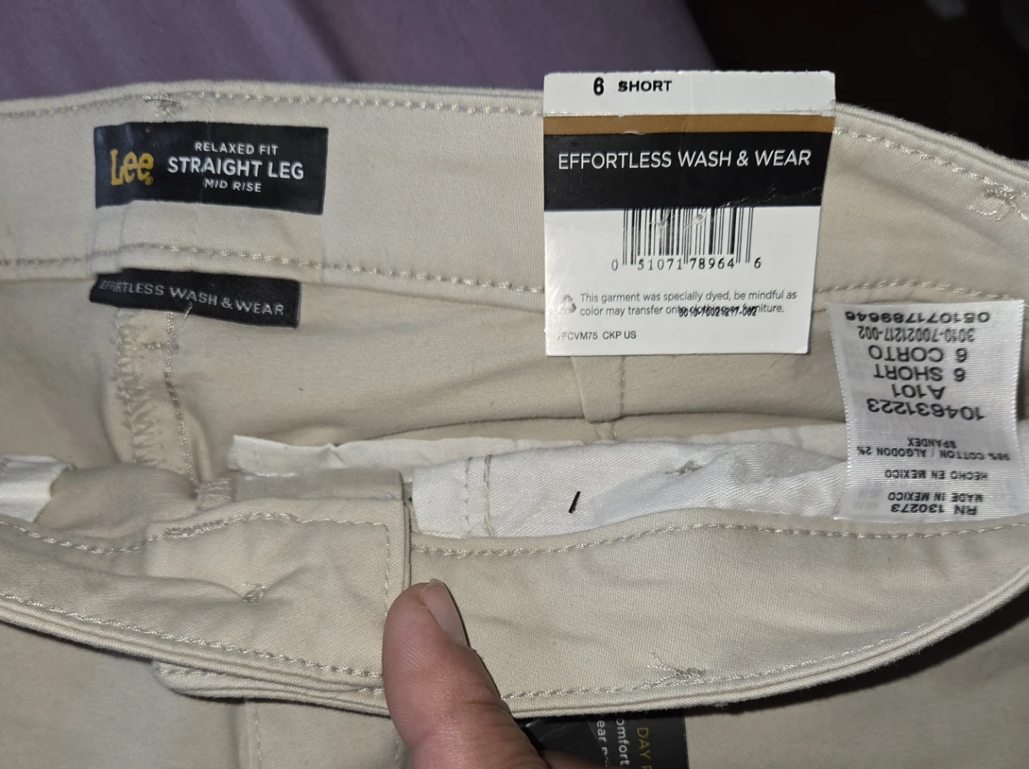 Lee Mid-Rise Straight Leg Short Khakis in a Women's 6 - photo 3