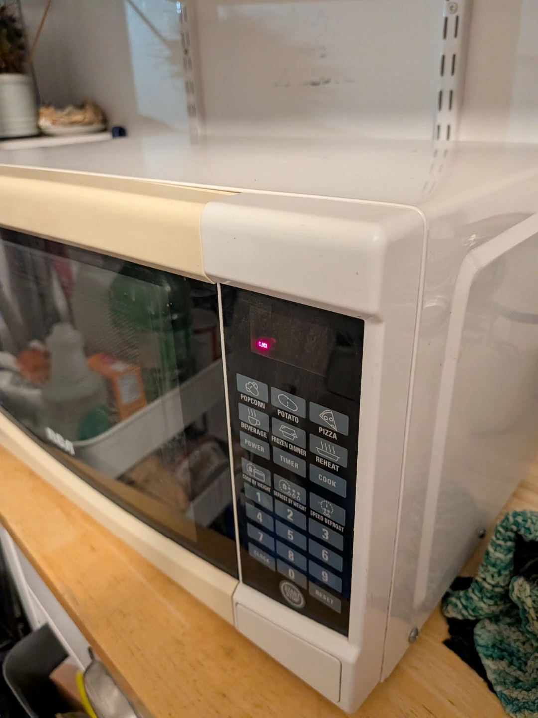 RCA Countertop Microwave - photo 3