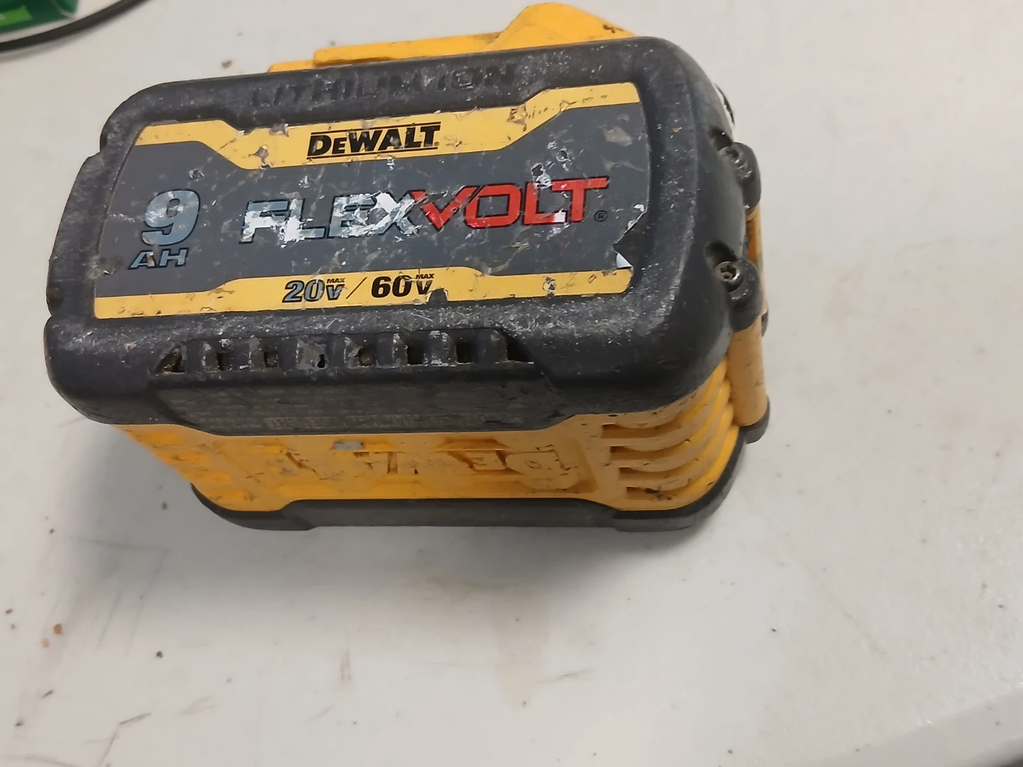 DEWALT FLEXVOLT 9Ah 20V/60V Battery - photo 2