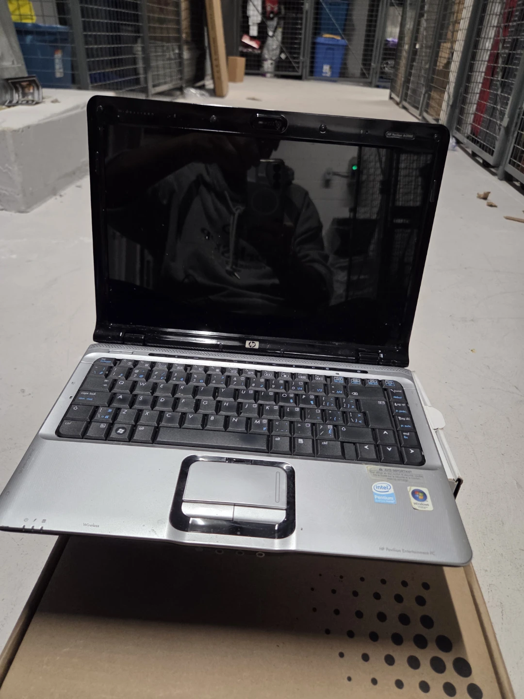 HP Pavilion dv2000 Laptop - photo 5