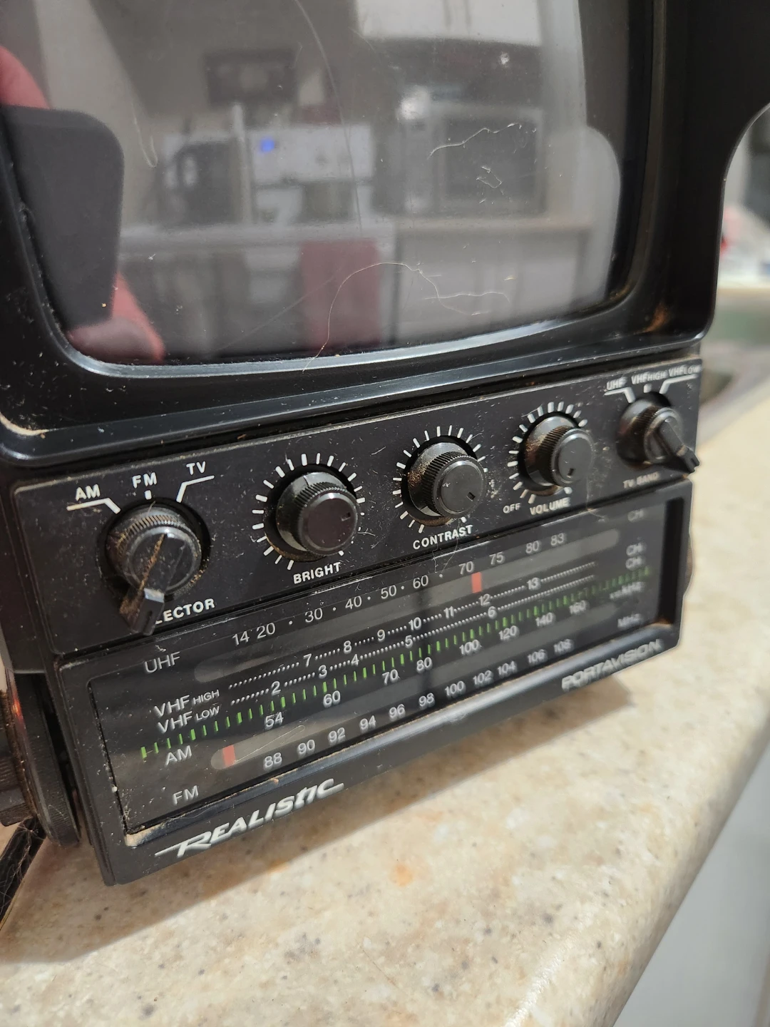 VERY VINTAGE BLACK AND WHITE TV RADIO AS IS - photo 3