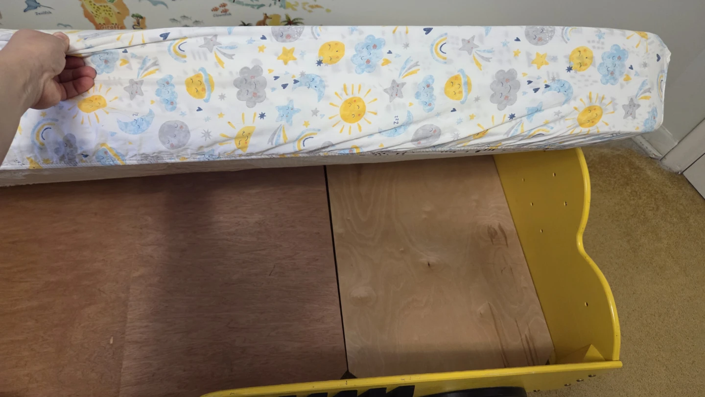 Yellow car-shaped toddler bed - photo 3