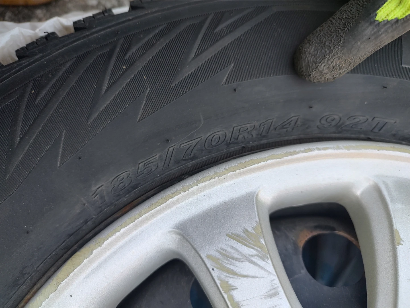 Nexen 185/70R14 Winter Tires with Rims - photo 2