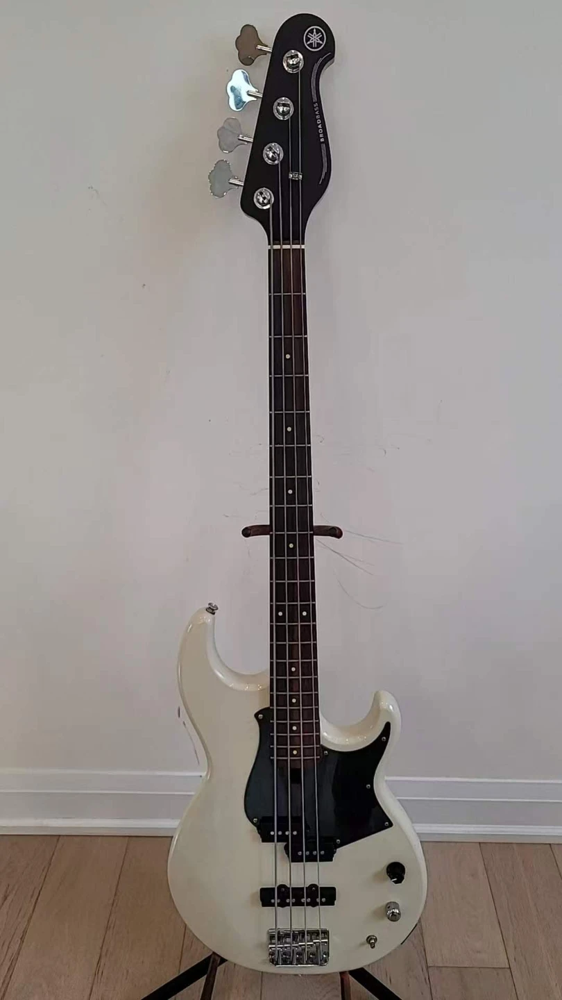 Yamaha Broadbass 4-String Electric Bass Guitar