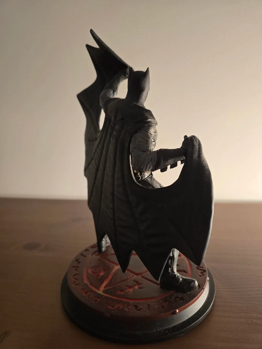 Icon Heroes Batman Statue Limited Edition - photo 4