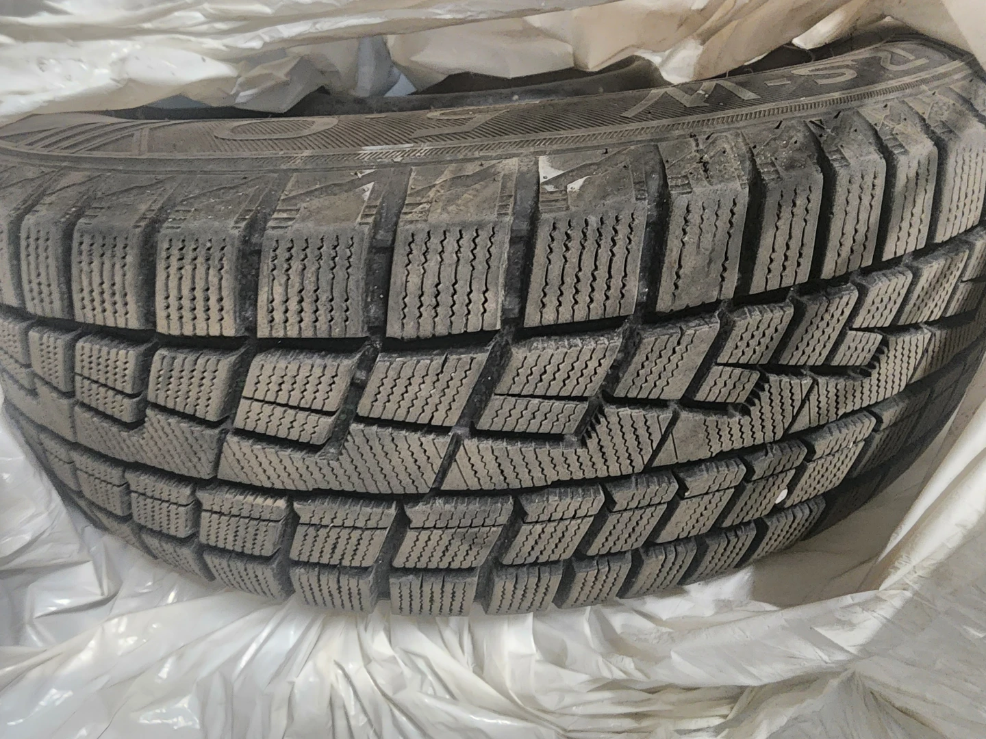 4 set of Starfire RS-W 5.0 winter Tire 195/65R15 - photo 3