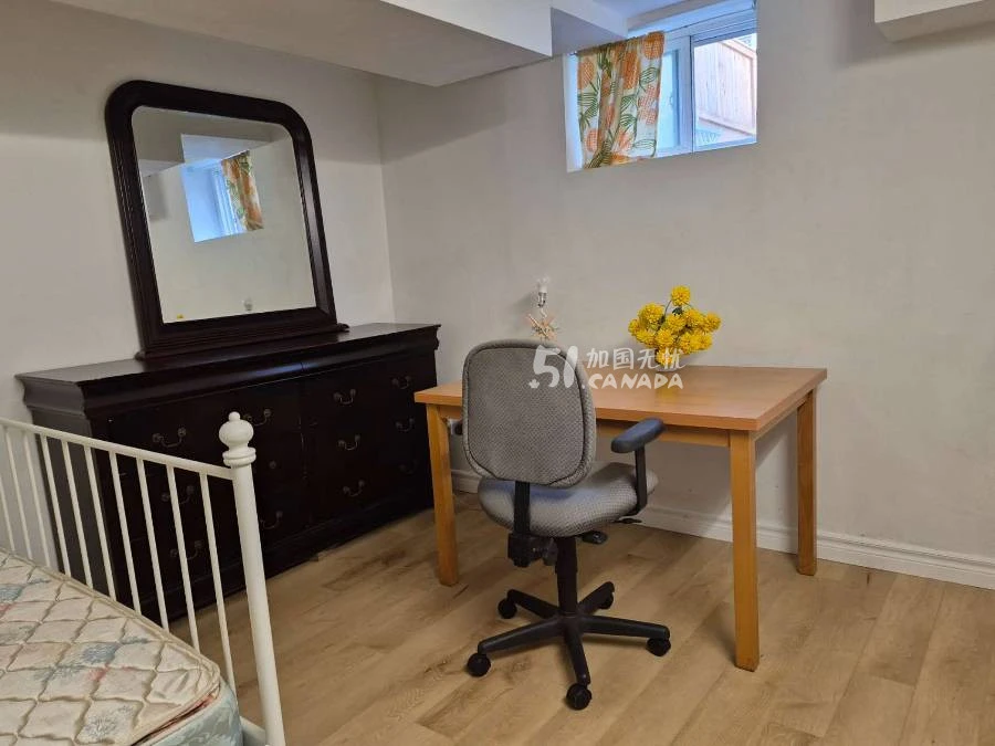 7 mins to warden station. large nice clean room for rent - photo 3