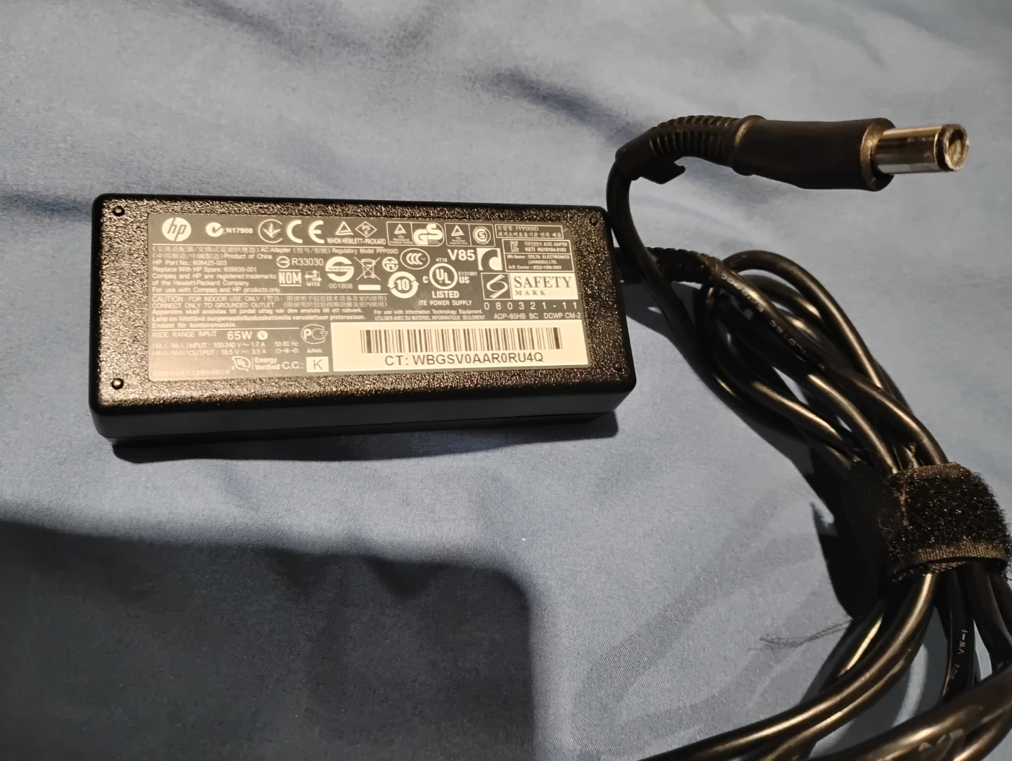 Insignia 90W Universal Laptop Charger - photo 2